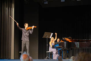 1. Abschlusskonzert in der Festhalle: Philipp Sussmann, Viola mit Cornelia Glassl