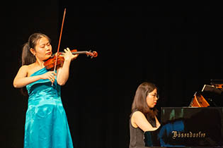 1. Abschlusskonzert in der Festhalle: Yang Xu, Violine mit Eun Jung Son