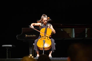 2. Abschlusskonzert in der Festhalle: Miriam Goebel, Violoncello